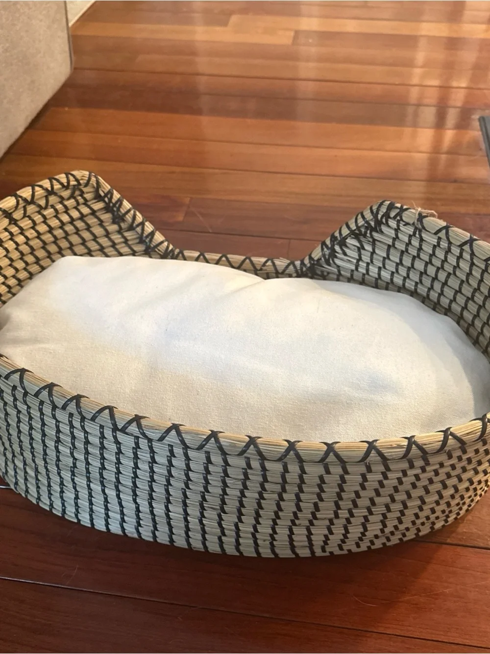 Safavieh Natural & Black Woven Pet Bed with Cream Cushion